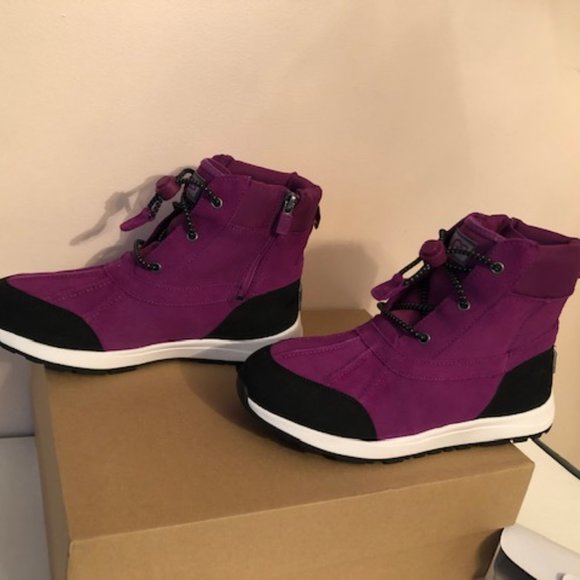 Ugg Turlock Waterproof Leather Snow Boot. Size: 6 - Picture 12 of 15